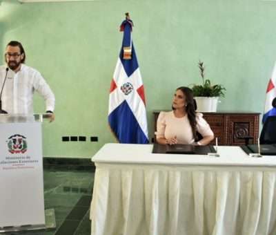 INDEX y SBS firman un acuerdo de colaboración interinstitucional para formar a dominicanos en el exterior