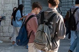 El 76% de los universitarios trabaja cuatro años después de graduarse, es indefinido y gana unos 31.000 euros