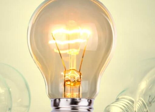 El precio de la luz, desbocado: se dispara un 723% en sólo diez días por la crisis de Irán