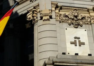 Retribuciones de directivos en 2025: un aumento que reaviva la desigualdad salarial